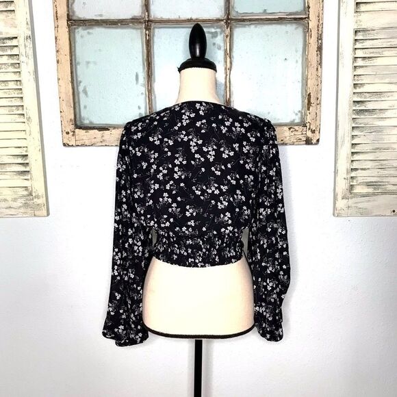 Adorable NWT Long Balloon Sleeve Floral Crop Top - Picture 6 of 11